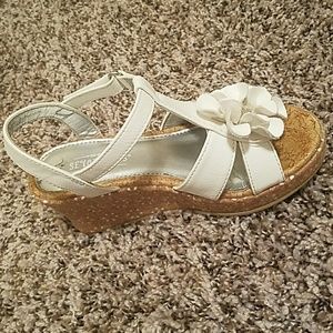 Low wedge flower dress shoes size 13